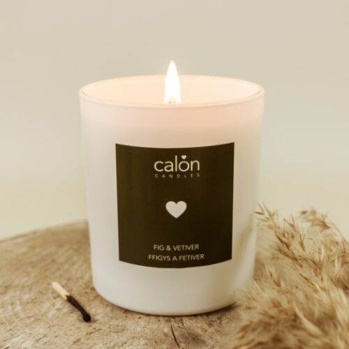 An earthy Fig & Vetiver candle scented candle from Welsh candle company, Calon Home