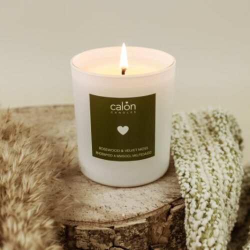 A Rosewood & Velvet Moss candle scented candle from Welsh candle company, Calon Home