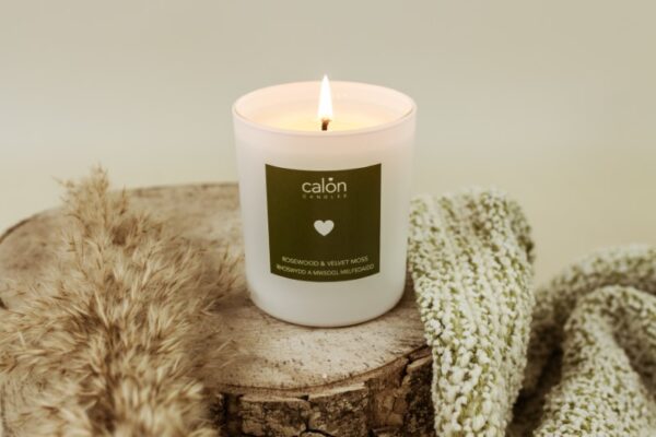 A Rosewood & Velvet Moss candle scented candle from Welsh candle company, Calon Home