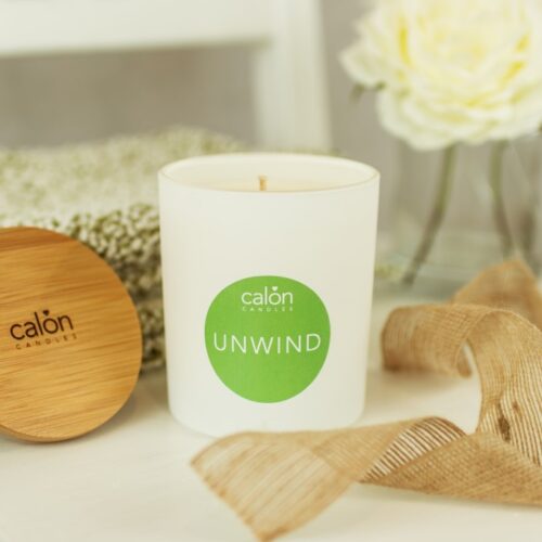Unwind candle with essential oils